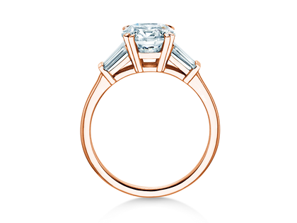 Anillo de compromiso Round Brilliant Tapered Baguette  en oro rosa