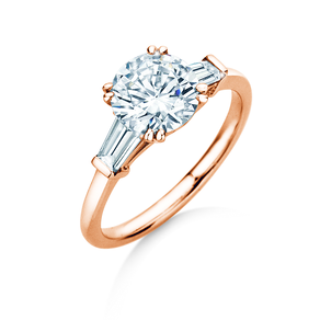 Anillo de compromiso Round Brilliant Tapered Baguette  en oro rosa