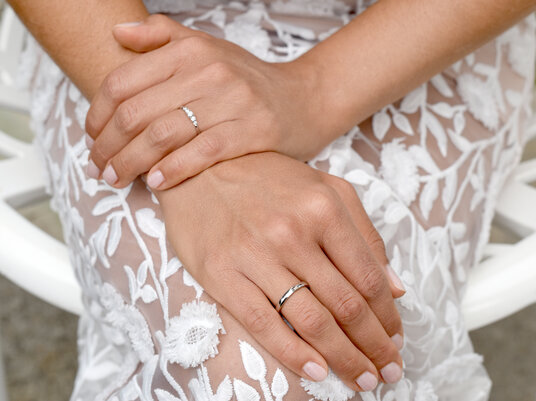 Anillo de compromiso 5 Diamonds en 9K oro blanco