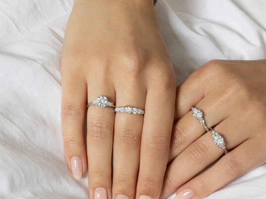 Anillo de compromiso 9 Diamonds en 9K oro blanco