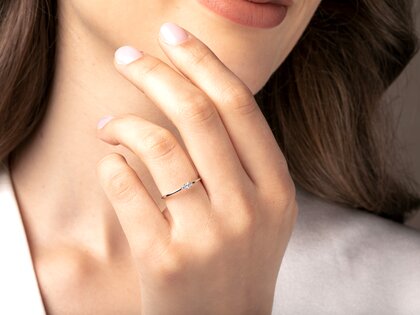 Anillo de compromiso Vivid Petite Cushion Cut en 14K oro blanco con diamantes 0,10ct G/SI
