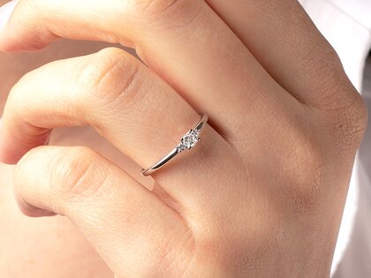 Anillo de compromiso Vivid Petite Cushion Cut