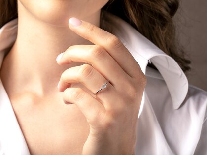 Anillo de compromiso Vivid Petite Cushion Cut