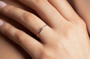 Anillo de compromiso Vivid Petite Diamond en 14K oro amarillo con diamantes 0,10ct G/SI