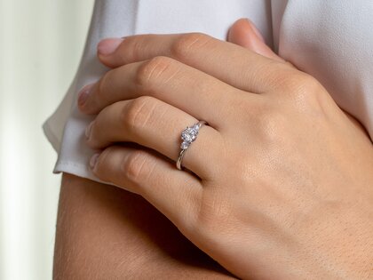 Anillo de compromiso Vivid Petite Diamond en 18K oro rosa con diamantes 0,60ct G/SI
