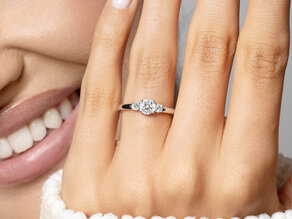 Anillo de compromiso Vivid Petite Diamond en 18K oro rosa con diamantes 0,60ct G/SI
