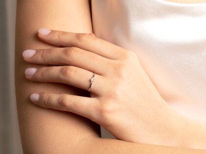 Anillo de compromiso Vivid Petite Radiant Cut en platino 950/- con diamantes 0,10ct G/SI