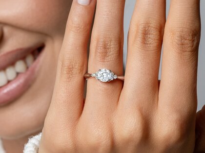 Anillo de compromiso Vivid Diamond en oro rosa