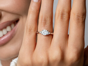 Anillo de compromiso Vivid Diamond en oro rosa