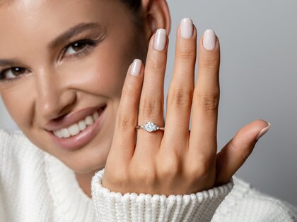 Anillo de compromiso Vivid Diamond en oro rosa
