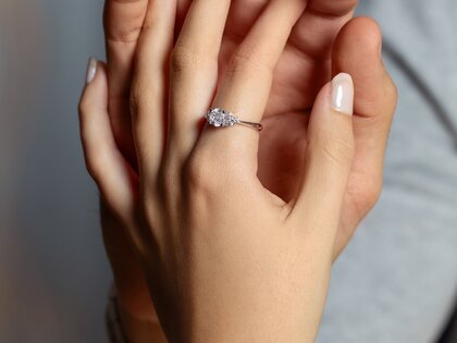 Anillo de compromiso Vivid Diamond en oro rosa