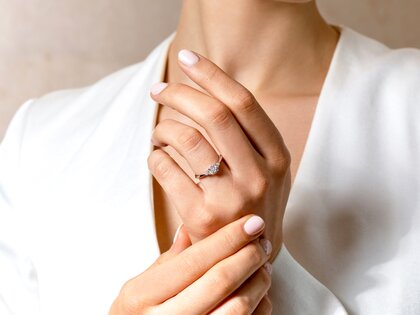 Anillo de compromiso Vivid Diamond en 18K oro blanco con diamantes 0,59ct G/SI