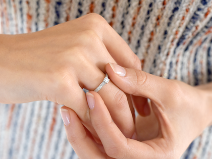Anillo de compromiso Claire Petite en 18K oro blanco con diamantes 0,50ct G/SI