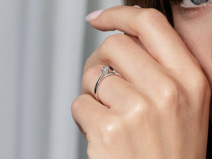 Anillo de compromiso Classic 6 Hidden Halo en 14K oro blanco con diamantes 0,30ct G/SI