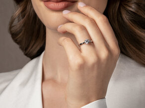 Anillo de compromiso Classic 6 Hidden Halo en oro amarillo