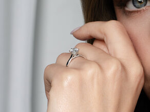 Anillo de compromiso Classic 6 Hidden Halo en 14K oro amarillo con diamantes 1,08ct G/SI