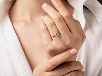 Anillo de compromiso Classic Pavé en 14K oro amarillo con diamantes 1,11ct G/SI