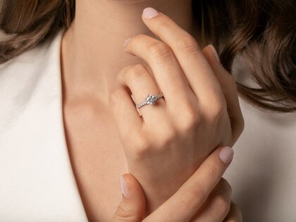 Anillo de compromiso Classic Pavé en 18K oro amarillo con diamantes 1,36ct G/SI