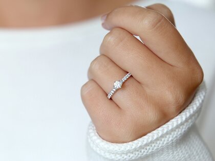 Anillo de compromiso Classic Pavé en 18K oro amarillo con diamantes 0,60ct G/SI