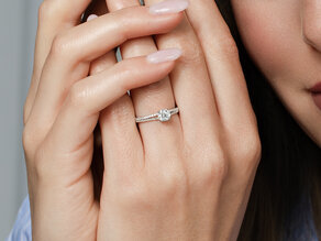 Anillo de compromiso Dynasty Petite en 18K oro blanco con diamantes 0,85ct G/SI