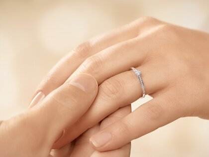 Anillo de compromiso Modern Pavé en 18K oro amarillo con diamantes 0,25ct G/SI