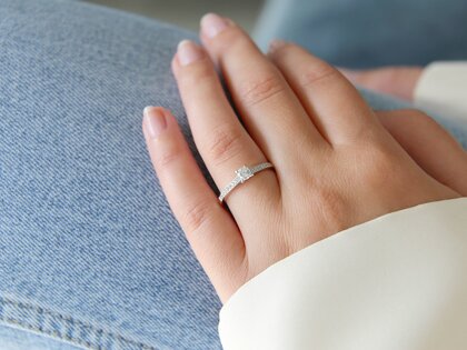 Anillo de compromiso Modern Pavé en 18K oro blanco con diamantes 0,30ct G/SI