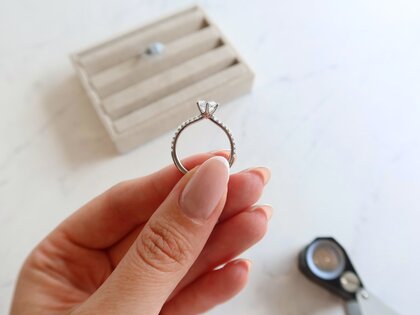 Anillo de compromiso Royal Pavé en 9K oro blanco con diamantes naturales 1,22ct G/SI