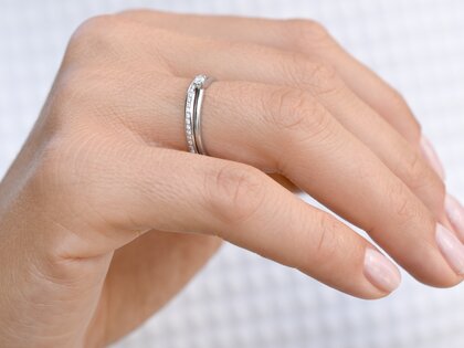 Anillo de compromiso Classic 4 en 18K oro blanco con diamante 0,10ct H/SI