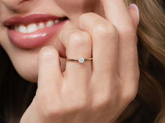 Anillo de compromiso Classic 4 en 9K oro amarillo