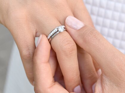 Anillo de compromiso Classic 4 en 14K oro blanco con diamante 0,75ct G/SI