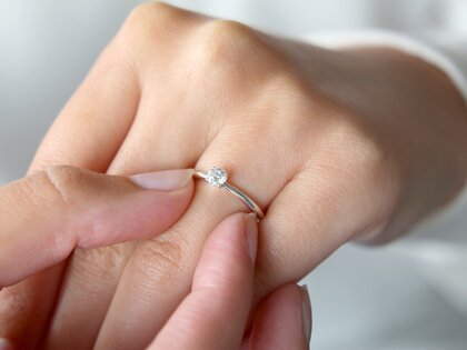 Anillo de compromiso Classic 4 en 9K oro blanco con diamante 0,25ct H/SI