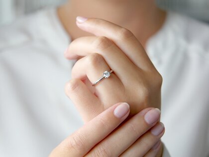 Anillo de compromiso Classic 4 en 14K oro blanco con diamante 0,40ct H/SI
