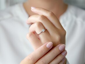 Anillo de compromiso Classic 4 en 14K oro blanco con diamante 0,40ct H/SI