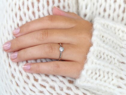 Anillo de compromiso Classic 4 en 14K oro blanco con diamante 0,40ct H/SI