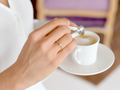 Anillo de compromiso Classic 6 en 9K oro amarillo con diamante de laboratorio 0,15ct E/VS