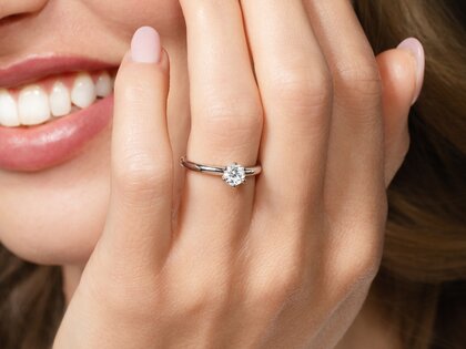 Anillo de compromiso Classic 6 en 9K oro amarillo con diamante 0,60ct H/SI