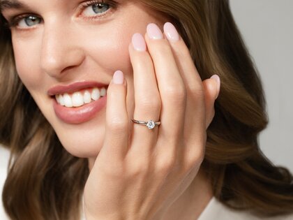 Anillo de compromiso Classic 6 en 18K oro blanco con diamante 0,60ct H/SI