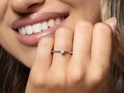 Anillo de compromiso Classic 6 en 18K oro amarillo con diamante 0,10ct H/SI