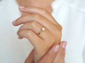 Anillo de compromiso Classic 6 en oro amarillo