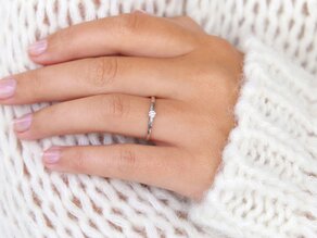 Anillo de compromiso Classic 6 en 18K oro blanco con diamante 0,10ct H/SI