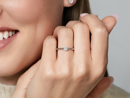 Anillo de compromiso Classic Beads en 9K oro blanco con diamante 0,30ct H/SI