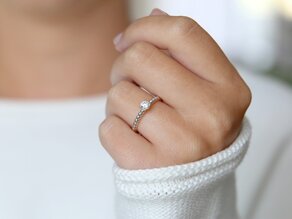 Anillo de compromiso Classic Beads en 9K oro blanco con diamante 0,30ct H/SI