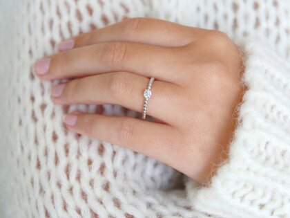 Anillo de compromiso Classic Beads en 14K oro blanco con diamante 0,15ct G/SI
