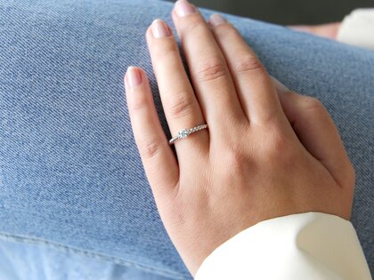 Anillo de compromiso Classic Beads en 9K oro blanco con diamante 0,25ct H/SI