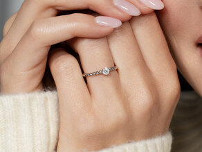 Anillo de compromiso Classic Loop en 9K oro blanco con diamante 0,25ct H/SI