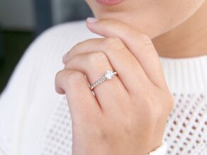 Anillo de compromiso Classic Loop en 9K oro blanco con diamante 0,50ct H/SI