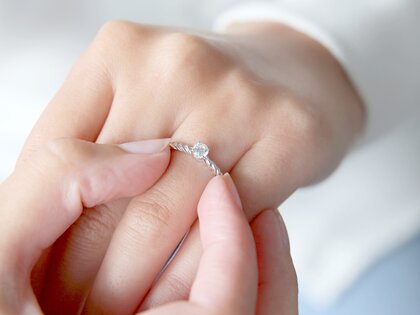 Anillo de compromiso Classic Loop en 9K oro blanco con diamante 0,25ct H/SI