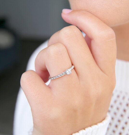 Anillo de compromiso Classic Loop en plata