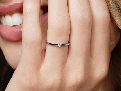 Anillo de compromiso Classic Petite en 14K oro blanco con diamante 0,05ct G/SI