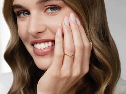 Anillo de compromiso Classic Petite en 14K oro amarillo con diamante 0,13ct G/SI